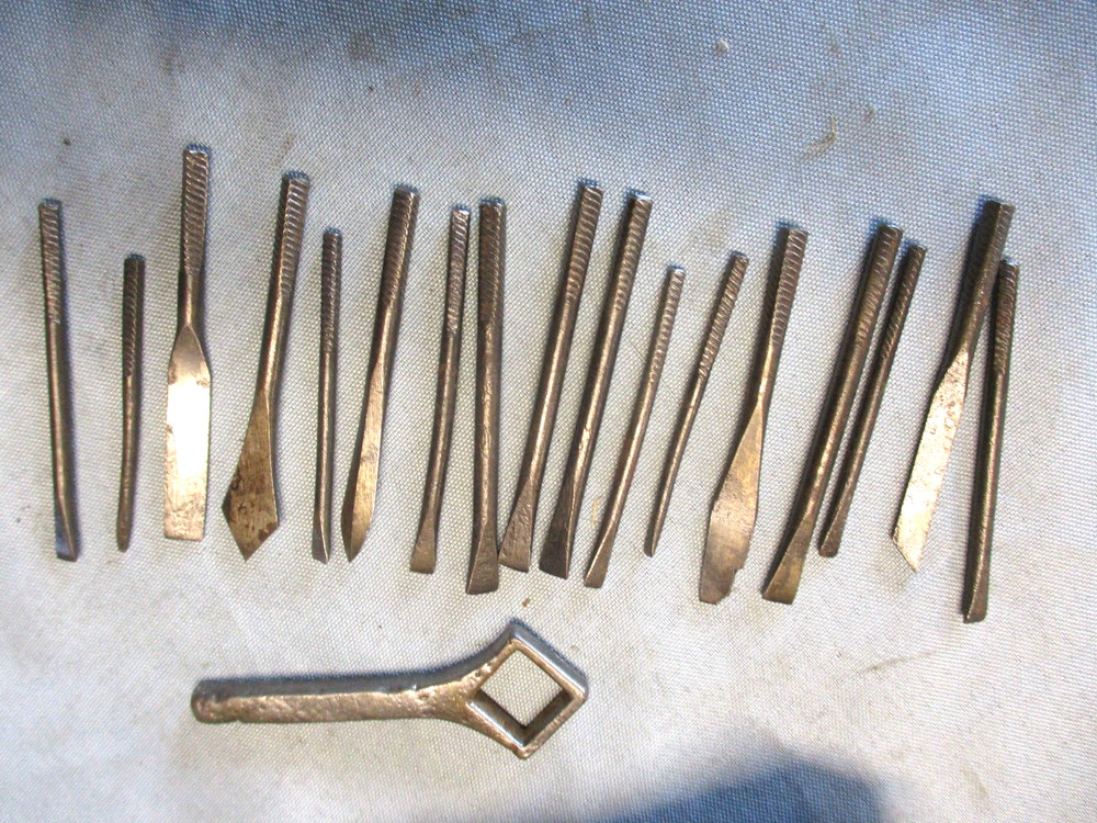 VINTAGE TOOL HOLDER - TOOL HANDLE WITH 17 BITS PLUS THE WRENCH