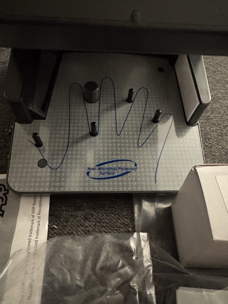 ADP HandPunch LE HP-2000 Biometric Time Clock