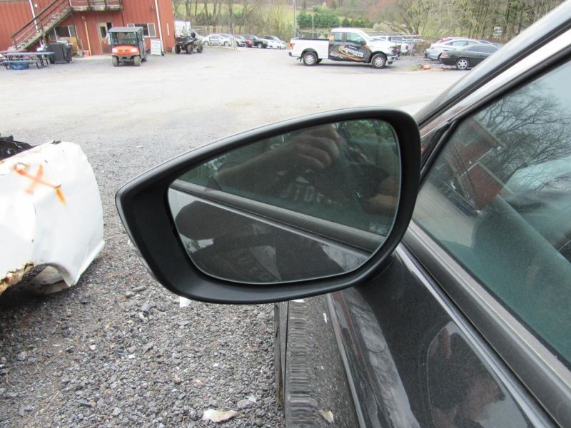 3 2023 Glove Box 964438