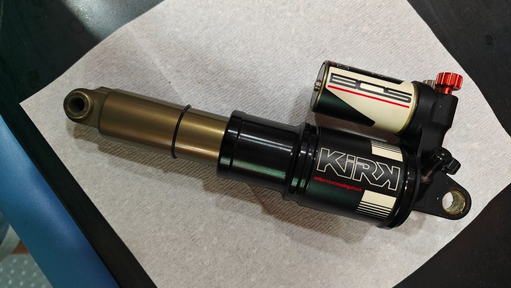 BOS KIrk Shock 216x62