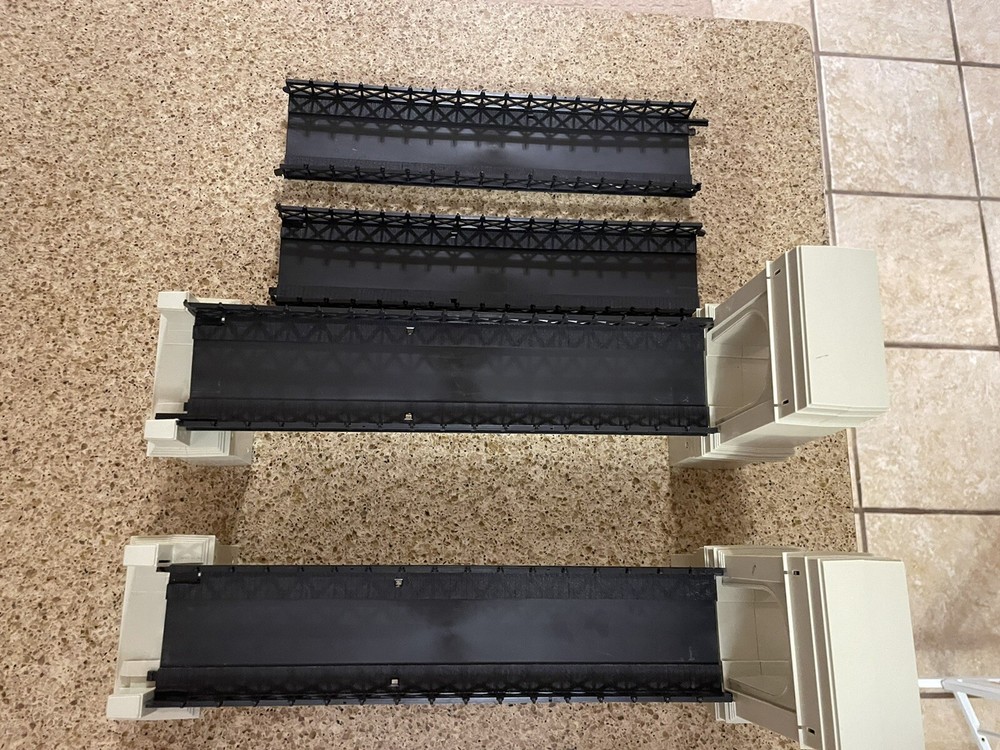 HO BRIDGE - Very Unique W/ Original Box