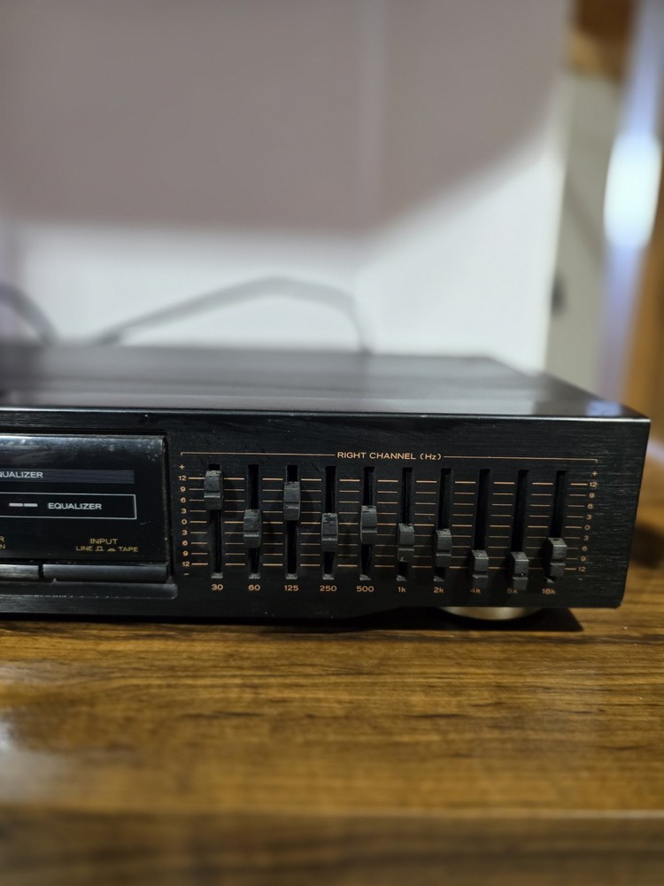 TEAC EQA-110 Stereo Graphic Equalizer Works Missing one slider cover