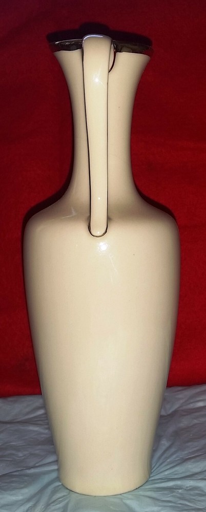 Fine Porcelain Bone China Vase.