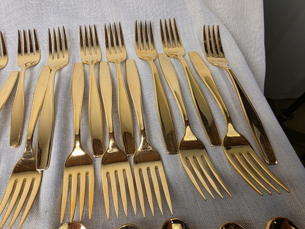 80 Pc Rogers Gold Stainless Flatware. USA.