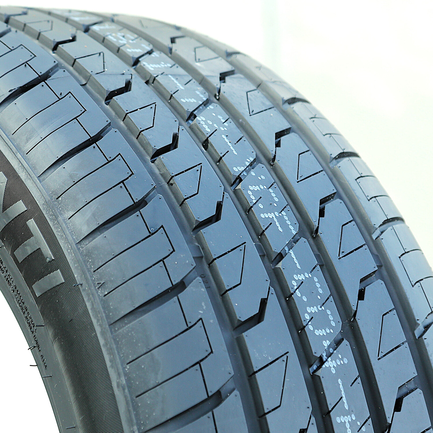 4 Tires Dcenti D8000 285/45R22 114V XL AS A/S Performance