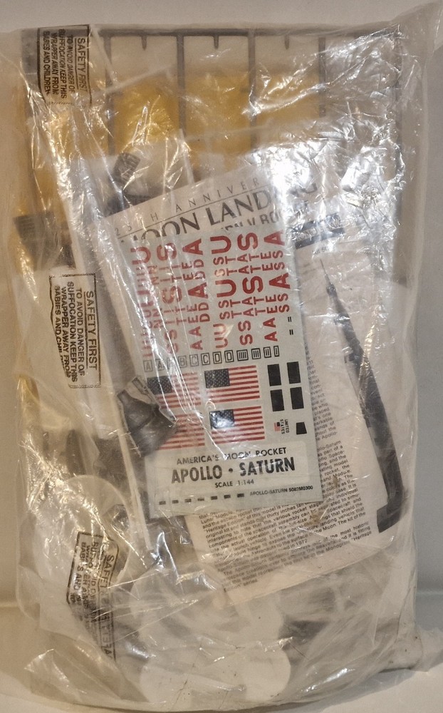 Space : Apollo Saturn V Rocket & Jupiter C model kits