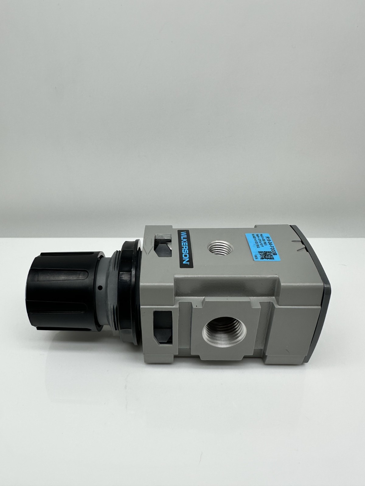 Wilkerson R18-04-F000B Air Pressure Regulator, 1/2" Pipe Size New Fast Shiping!!