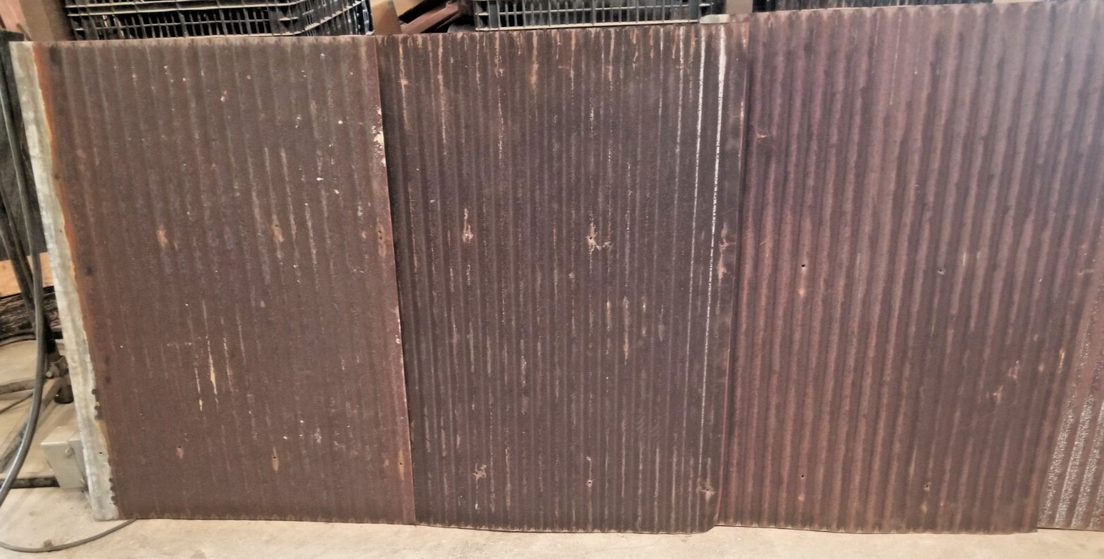 (30 sq.ft.) 5 pcs 3' x 2' RUSTY RECLAIMED CORRUGATED METAL BARN ROOFING TIN