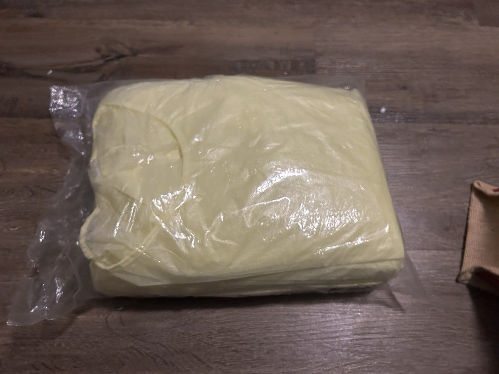 Disposable Yellow isolation Gowns ( 9-pack Open Box )