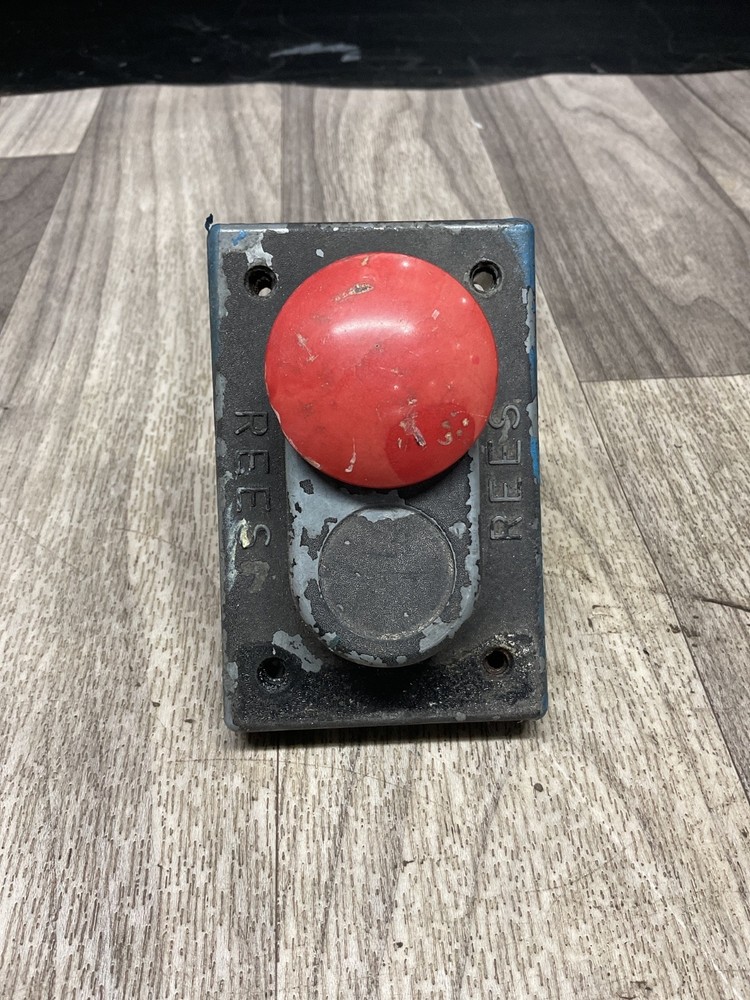 REES Push Button Master Stop Switch Red 3475, 600V AC, 250V DC, #4004H31