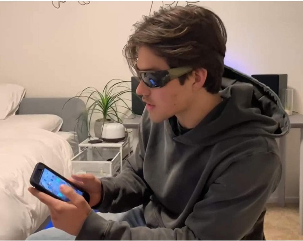 Versatile OhO Bluetooth Smart Sunglasses: Voice Control & Transitional UV Lenses