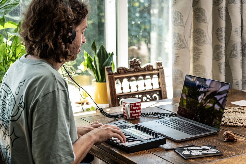 Novation LAUNCHKEY MINI 25 MK4 25-key MIDI Ableton Live Keyboard Controller