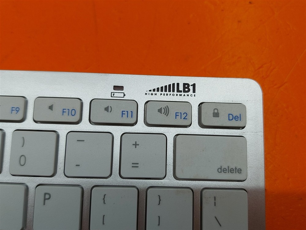 ⭐️⭐️⭐️⭐️⭐️ LB1 High Performance Wireless Bluetooth Slim Mini Keyboard - White