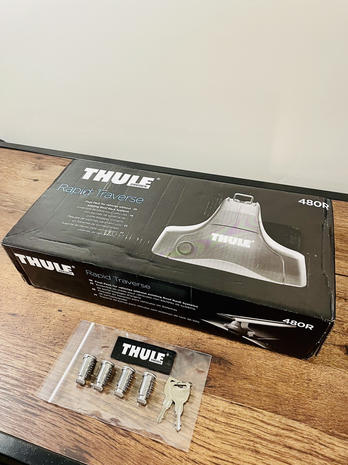 Thule Rapid Traverse Foot Pack 480R + Thule Lock/Key Set (Bundle MSRP $319.90)