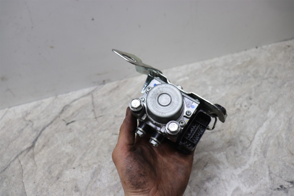 2017-2024 Suzuki GSXR1000 ABS Pump Brake Control Unit Module
