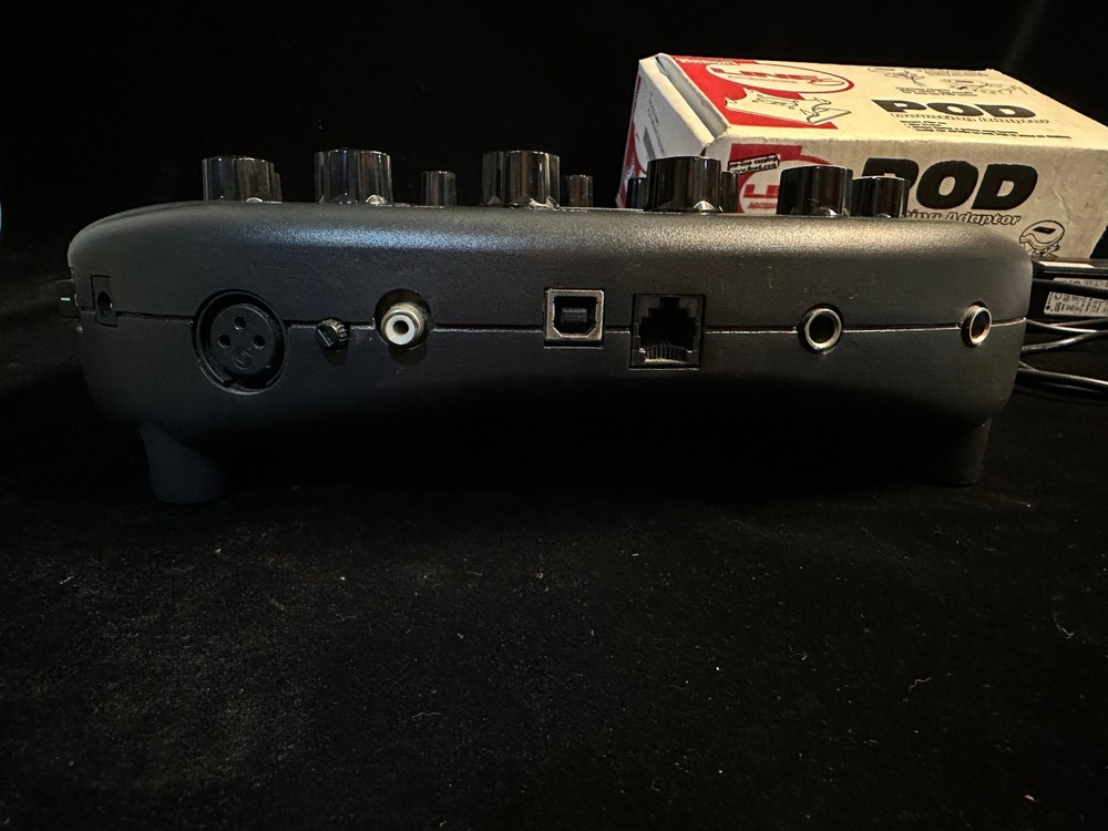 Line 6 POD HD Desktop (Bean) Multi effect Guitar Processor + Mounting Adapter