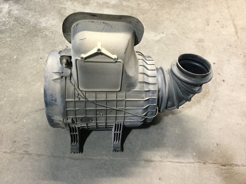 Volvo VNL Air Cleaner - Used