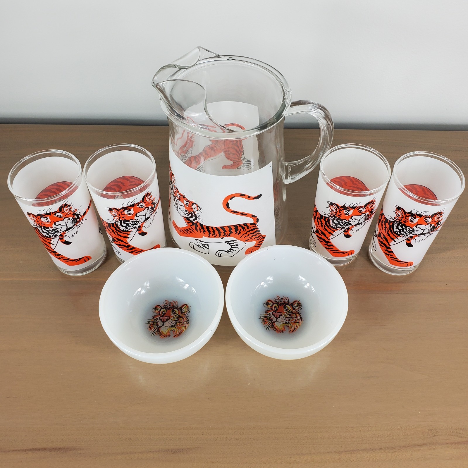 Esso Exxon Gas Tiger in your Tank 4 Glasses Pitcher 2 Cereal Bowls Vintage