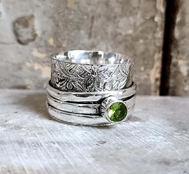 Solid 925Sterling Silver Floral Spinner Natural Peridot Gemstone Meditation Ring