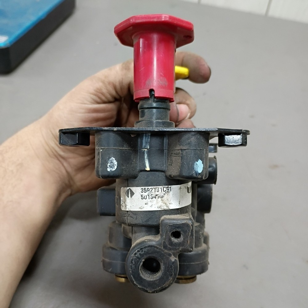 BENDIX AIR CONTROL VALVE 16932 Untested