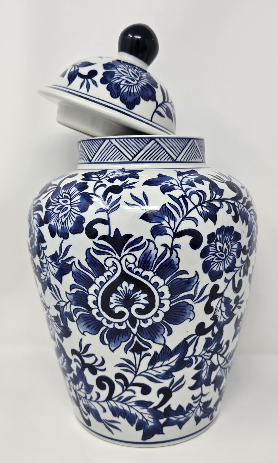 Festcool 14" Blue and White Porcelain Floral Temple Ginger Jar Vase, China Qi...