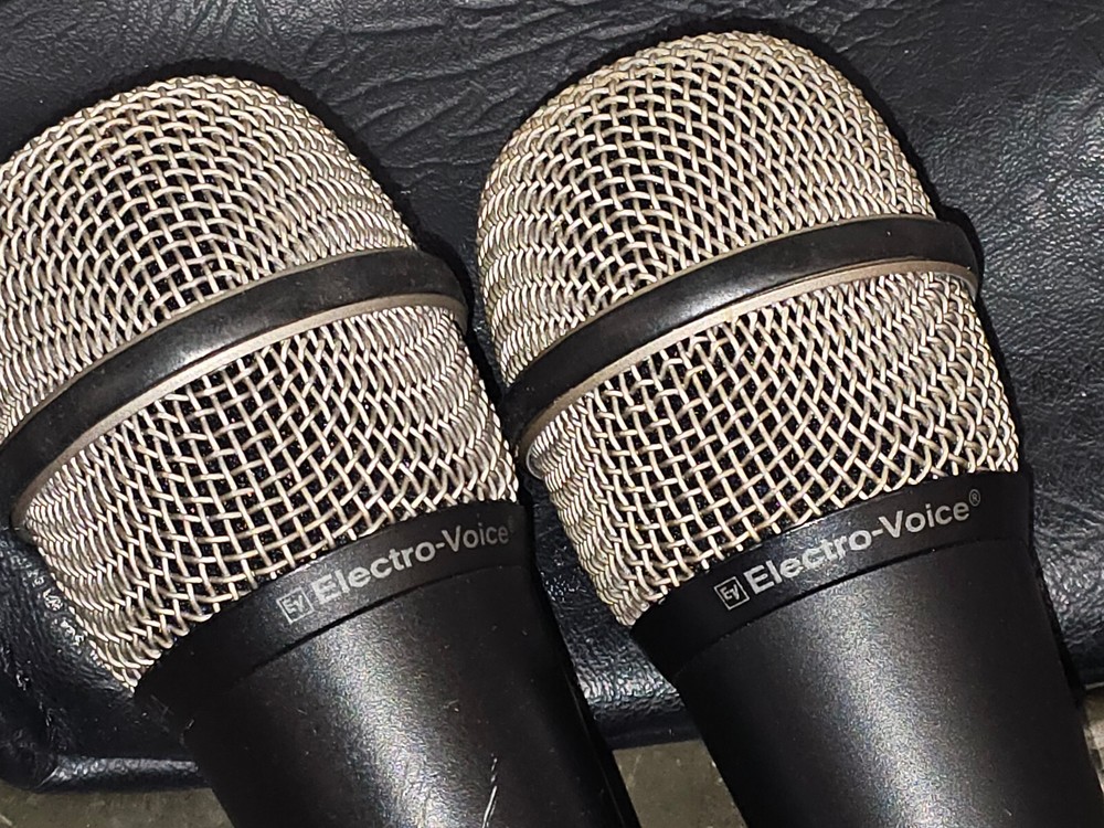 PAIR ELECTRO-VOICE PL44 DYNAMIC SUPERCARDIOID MICROPHONE (WORKS)