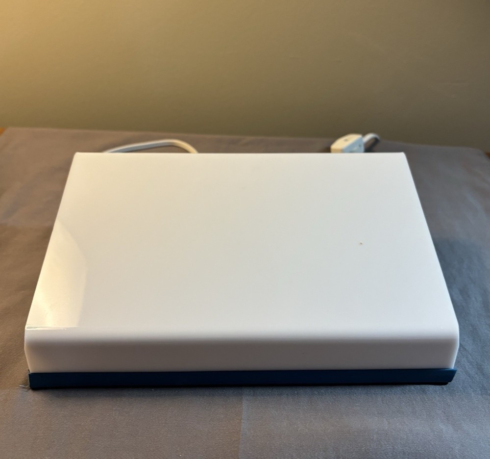 American Traditional Stencils EMBOSSING LIGHT TABLE Emboss and Trace Light Box