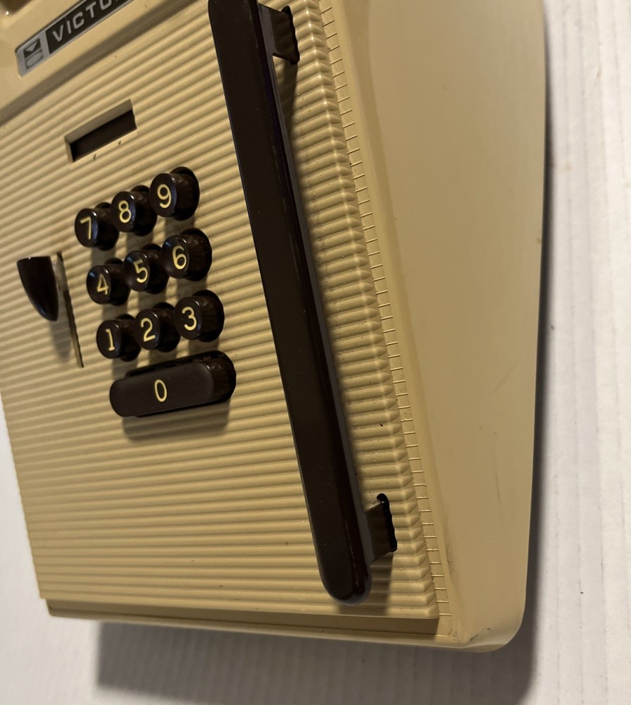Vintage Victor 782552 10 Key Adding Machine. Power tested