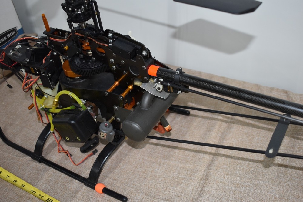 X-cell XL Carbon Gas Powered RC Helicopter pull start