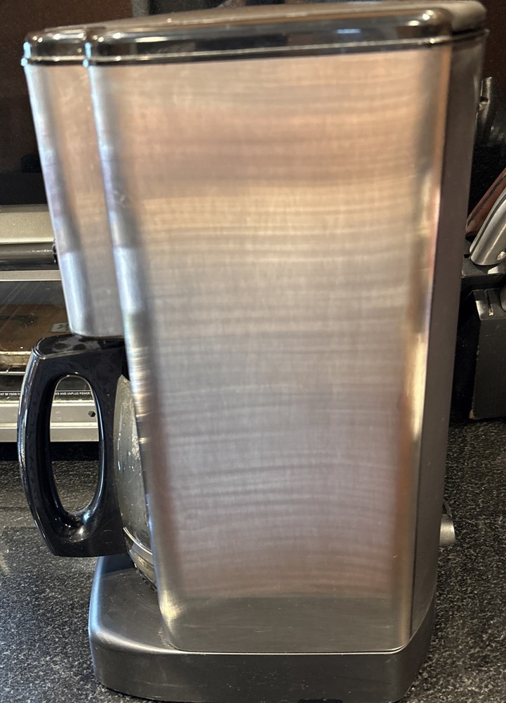 CUISINART BREW CENTRAL 12-CUP PROGRAMMABLE COFFEE MAKER WITH BRUSHED METAL TRIM