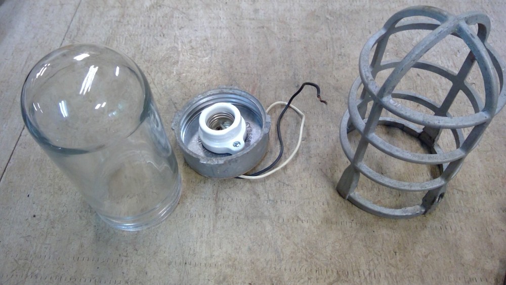 Redodot Explosion Proof Industrial Light Working **Cage has broken piece **