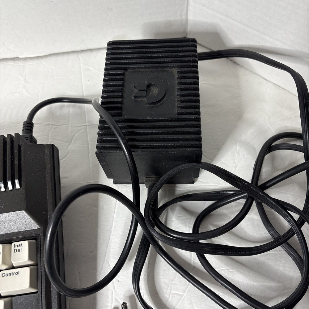 Commodore Plus 4 with original power supply. Read description!