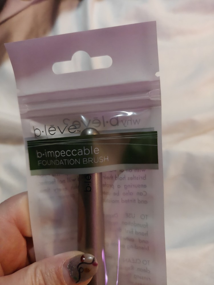 FG2- B Leve B Impeccable Foundation Brush