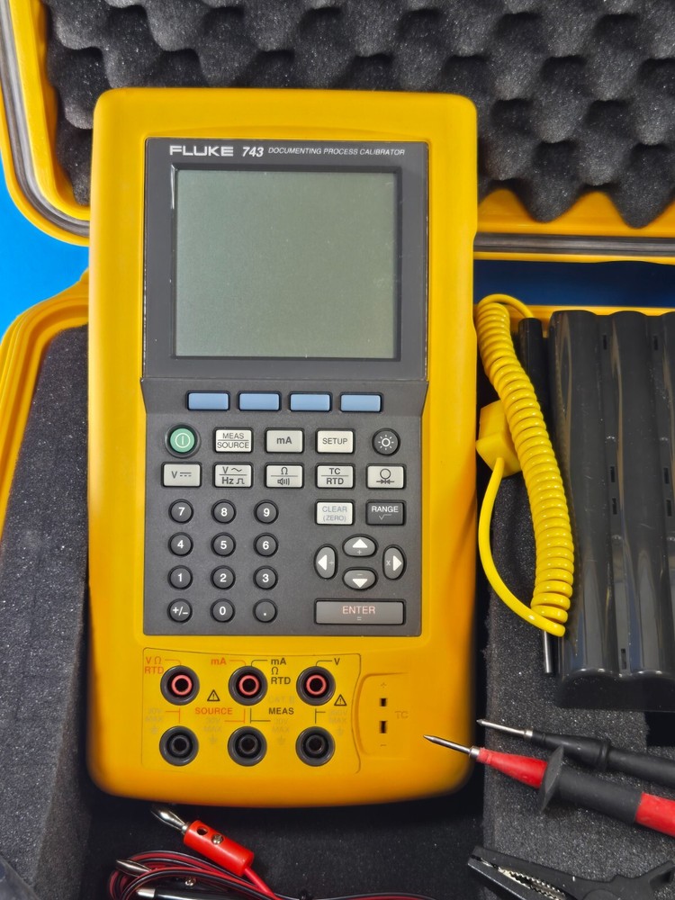Fluke 743 DPC Documenting Process Calibrator Meter DPC CLEAN!