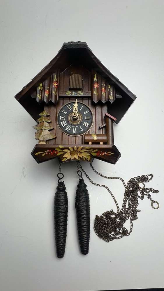 VTG cuckoo wall clock It needs the pendulum The tree is missing a small piece.