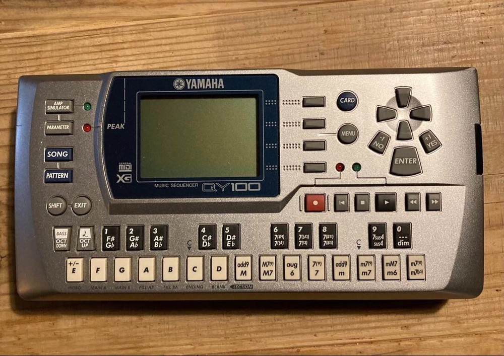 YAMAHA QY100 Sampler Sequencer Sound Module Rhythm Machine