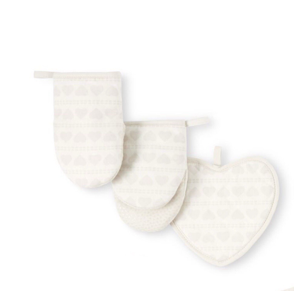 Cooking for Two Valentine’s Day Kitchen Bundle Set Beige - New
