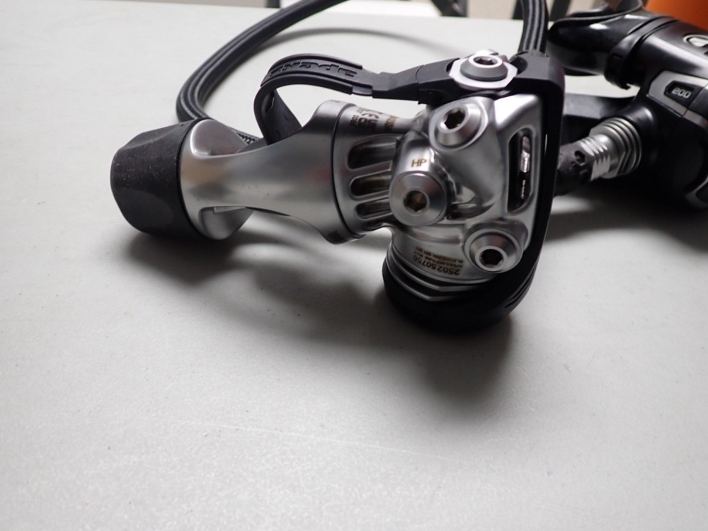 Apeks EVX 200 Regulator, Yoke