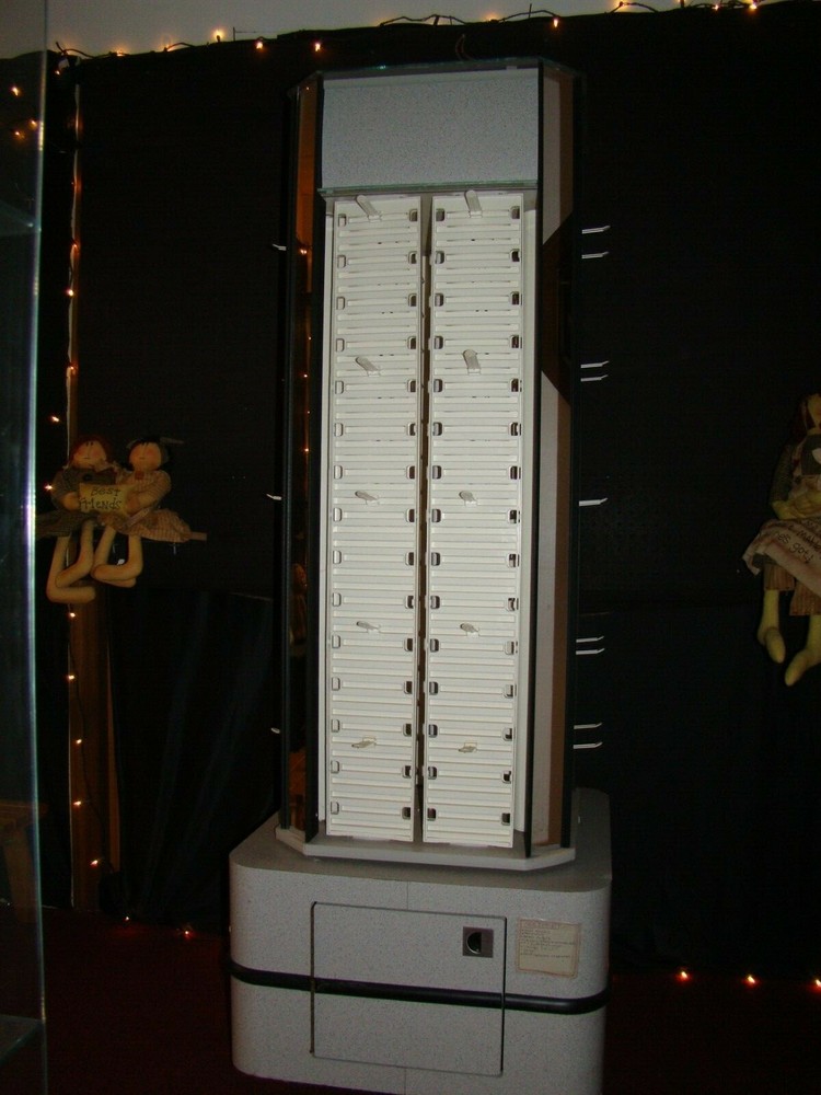 4-SIDED FLOOR SPINNER DISPLAY