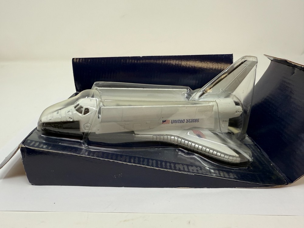 NOS Ertl Space Shuttle with removable Space Lab Payload 1514 Diecast