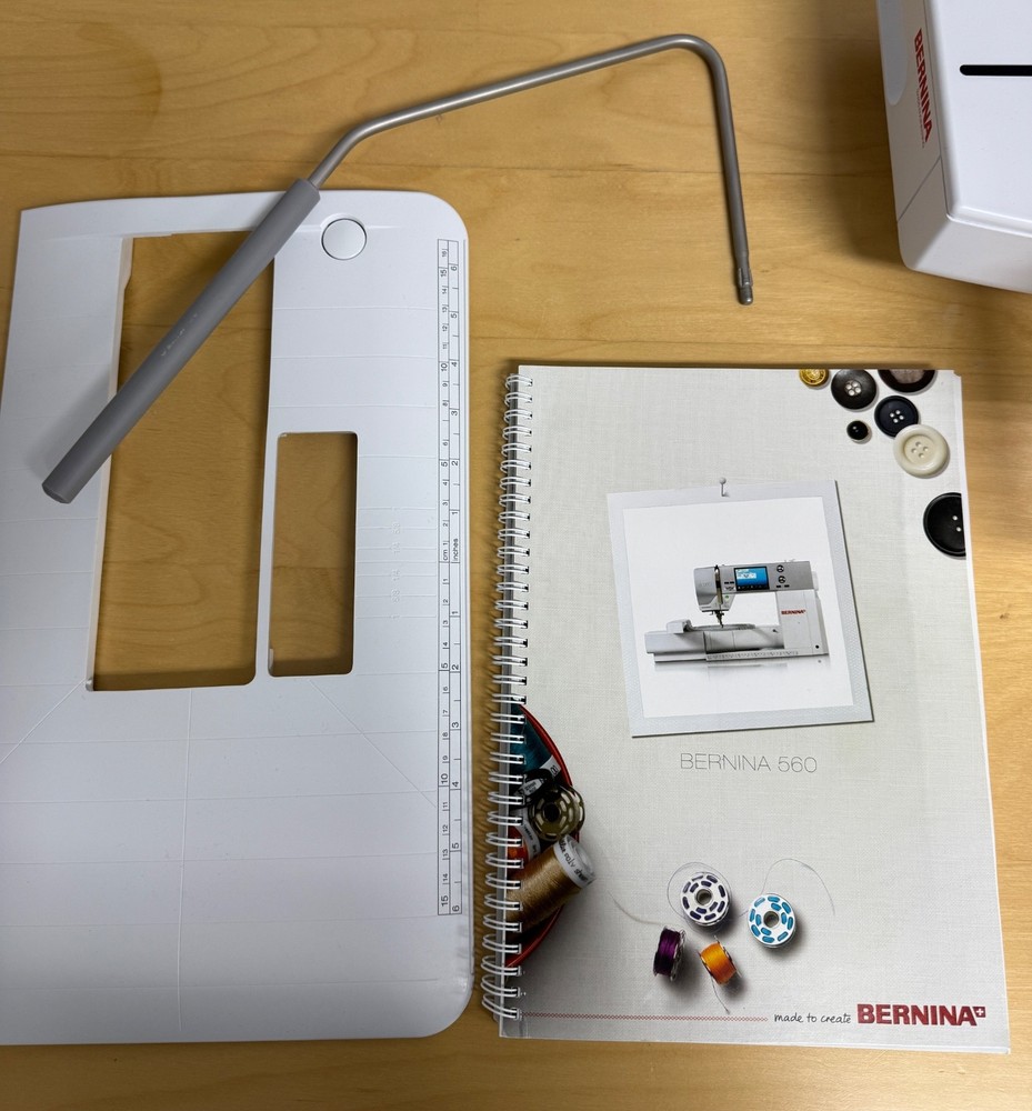 Bernina B560 Sewing Machine w/Embroidery