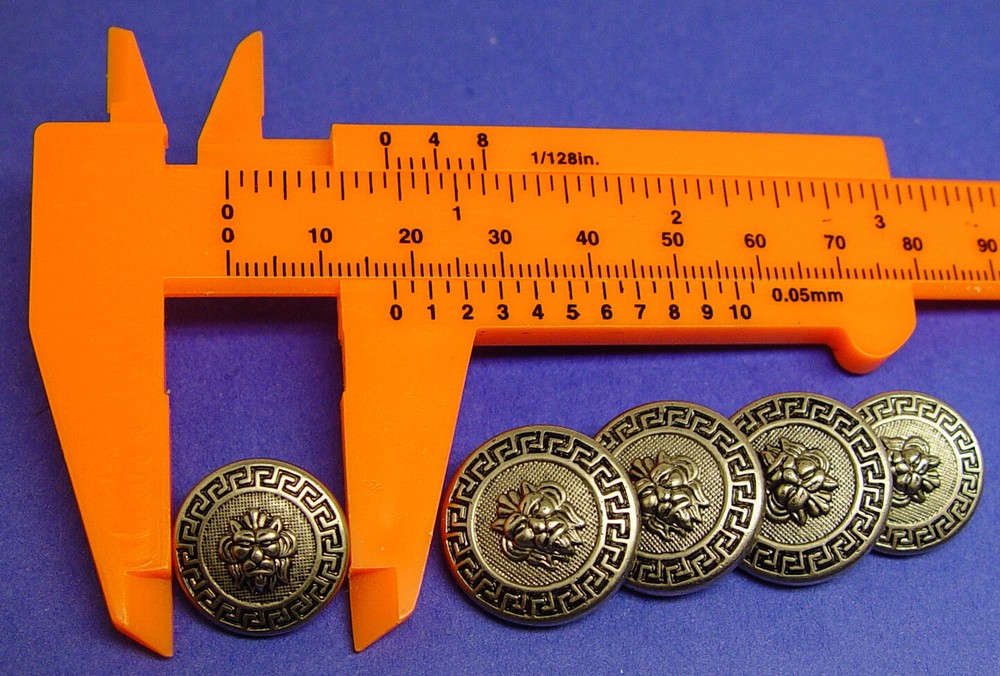 5 Unknown Brand Silver Color Plastic Lion Head jacket replacement buttons, Used