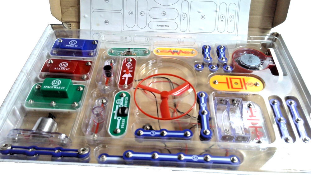 Snap Circuits Jr SC-100 Electronics Exploration Kit Ages 8-108 STEM Learning Toy