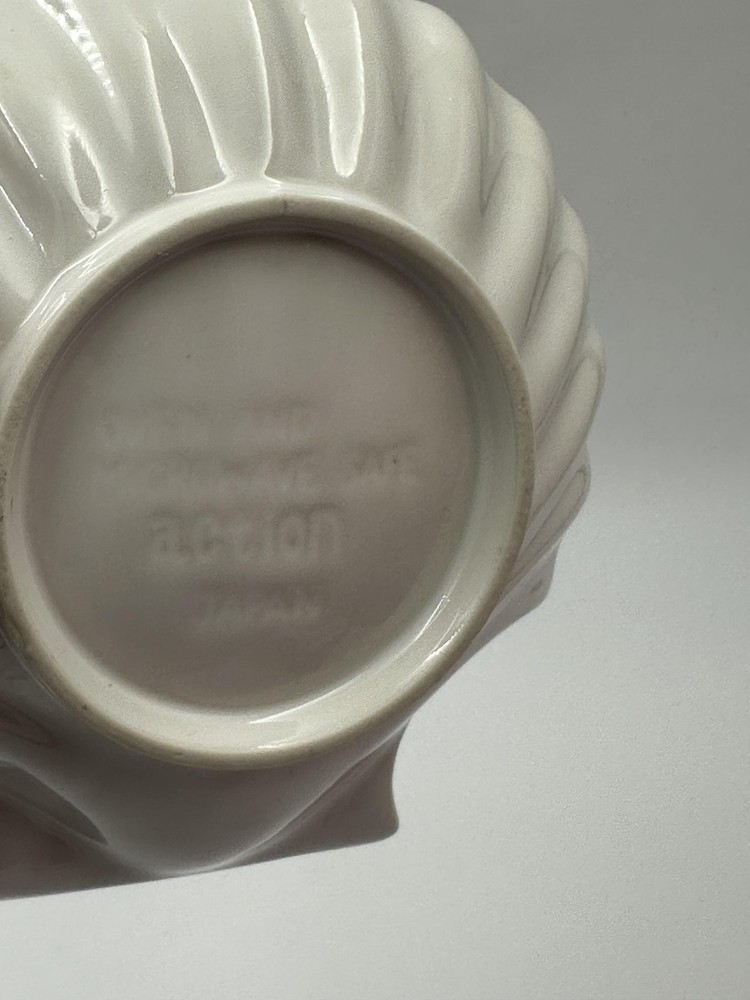 Action White Ceramic Shell Shape Dish Glossy Japan Coastal Beach
