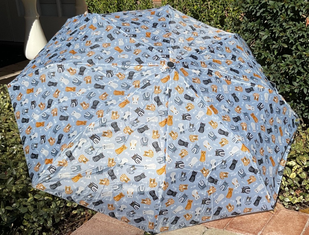 TOTES  BASIC WOMEN'S UMBRELLA CATS GRAY 42 INCH COVERAGE PUSH OPEN NWT