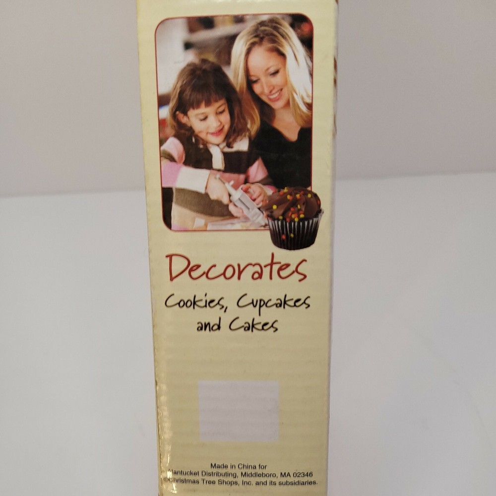 Nantucket Distributing 31 Pc Cookie Press Set 6 Funnel tips & 24 Disc Open Box