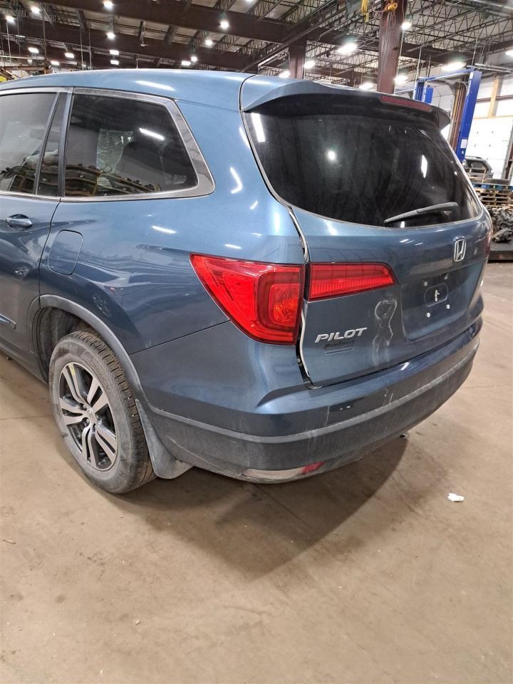 2016 Pilot Left Driver Side Fender Color: Blue B600m