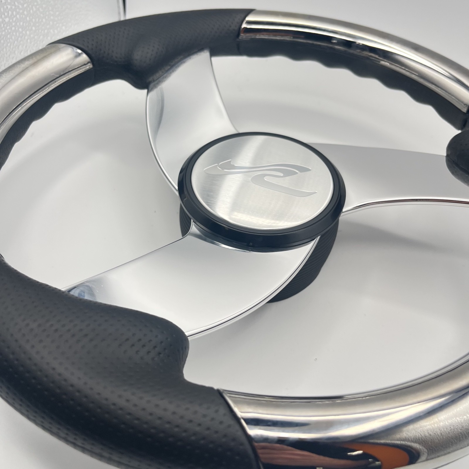 Model M533 Boat Steering Wheel Polished Alum Spoke KEYED HUB Urethane | Sea Ray