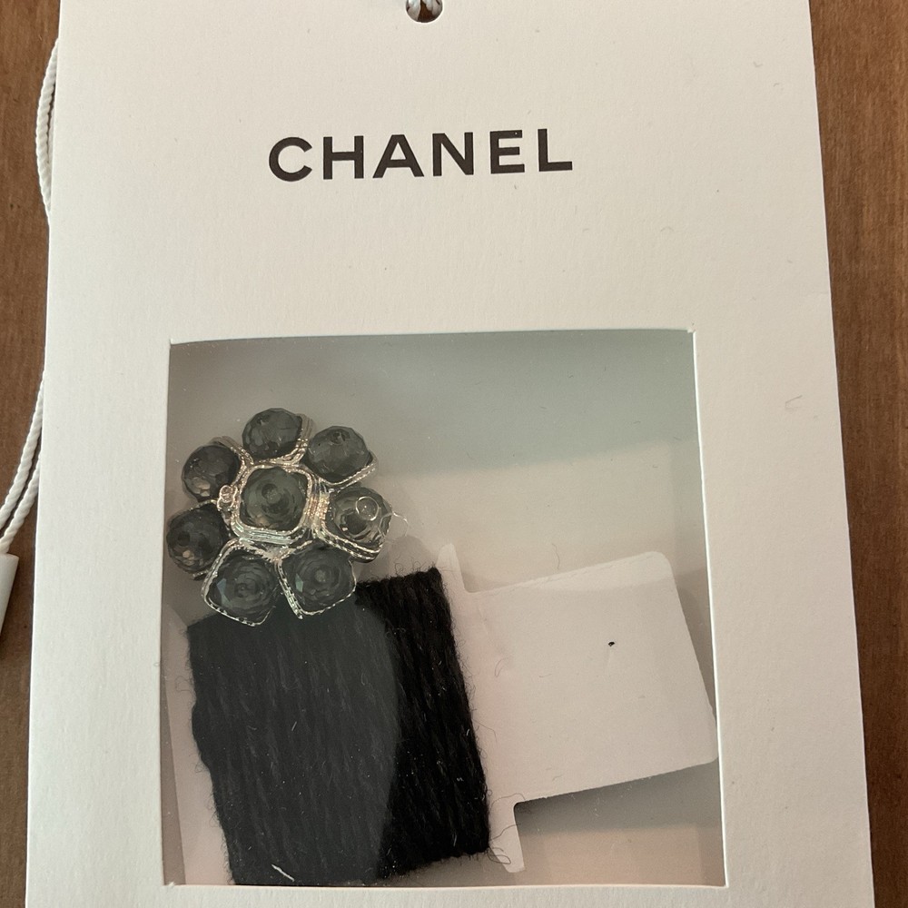 Authentic Chanel Flower Design CC Logo button & Thread NEW