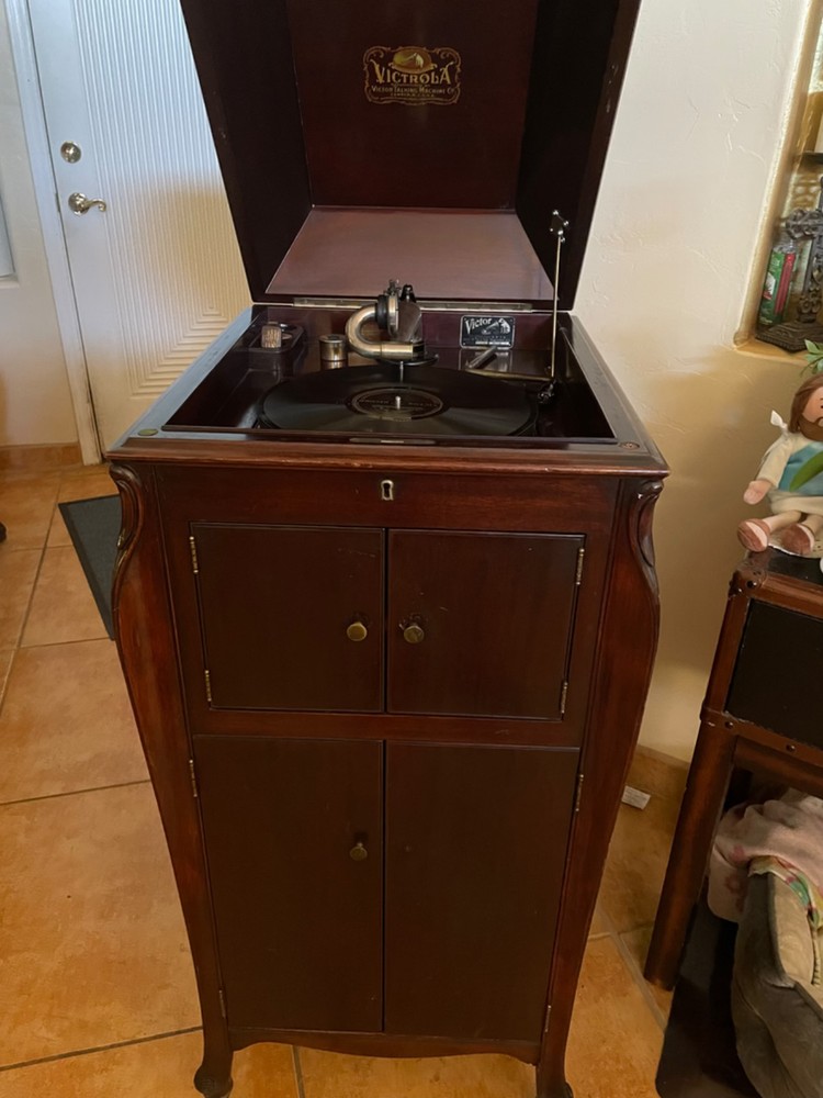 1914 Phonograph Talking machine